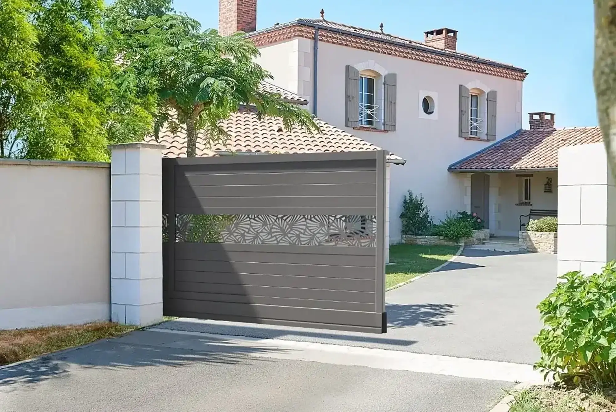 Portail battant guide — Atout Menuiserie