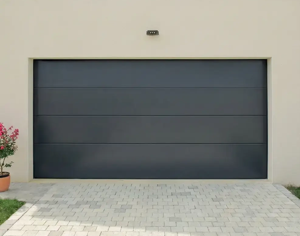 Porte garage sectionnelle vs enroulable : comparatif détaillé