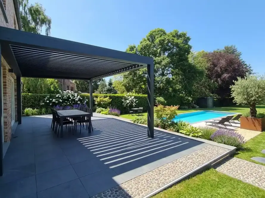 Pergola bioclimatique aluminium — Atout Menuiserie (Eure)