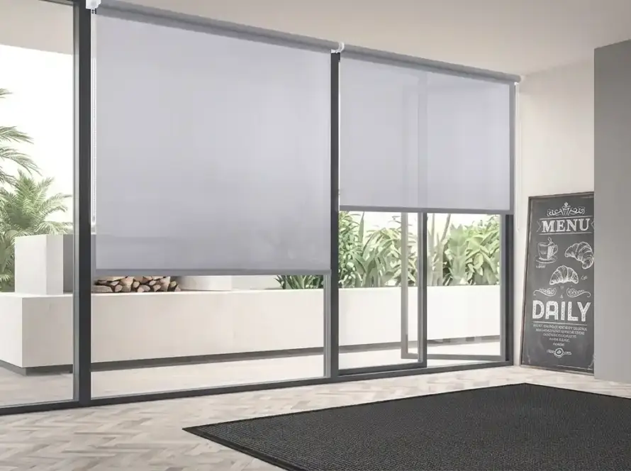 Store screen / toile solaire sur mesure — Atout Menuiserie (Eure)