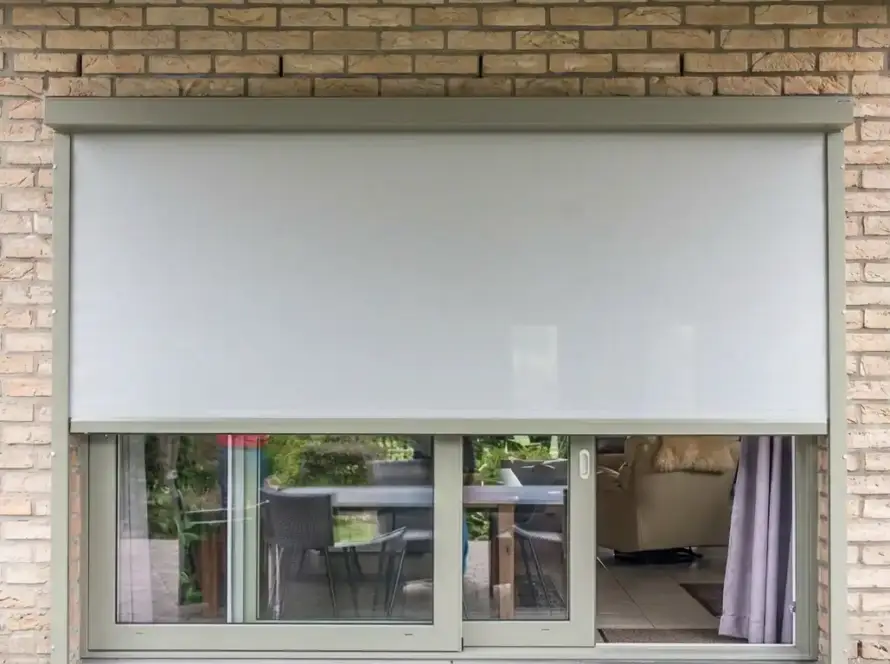 Store screen / toile solaire sur mesure — Atout Menuiserie (Eure)