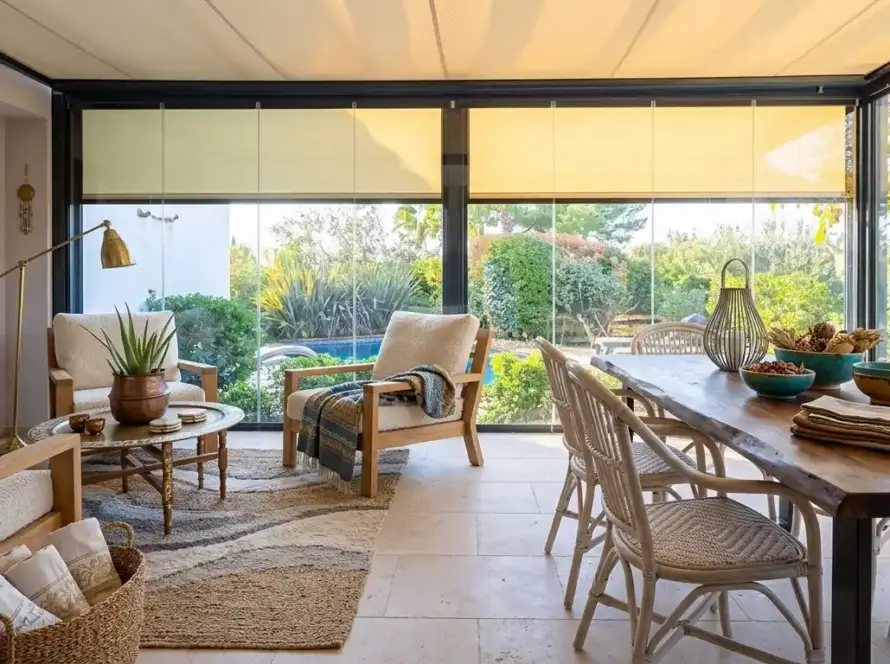 Store screen / toile solaire sur mesure — Atout Menuiserie (Eure)